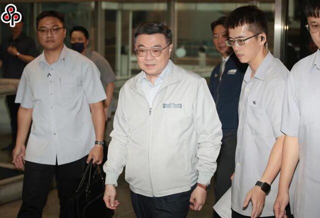 台灣新聞通訊社-毒油風暴 卓揆該下台嗎？10萬人網路投票結果太震撼