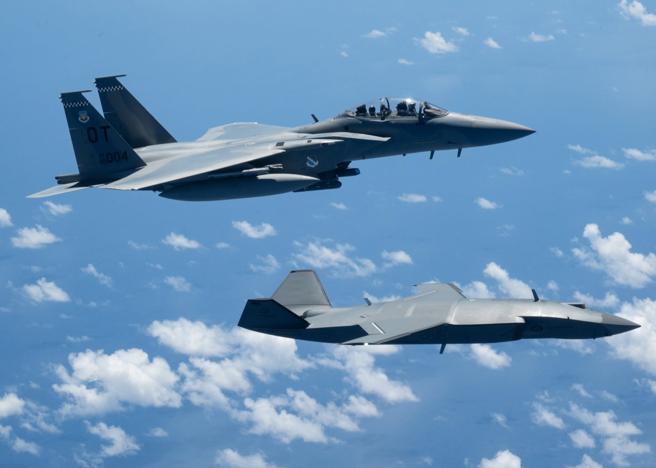 台灣新聞通訊社-美F-15EX、澳MQ-28協同演訓 驗證CCA戰力
