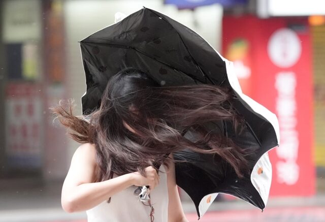 台灣新聞通訊社-強颱巴威直衝台灣「登陸或擦邊」粉專：這3天風雨最大