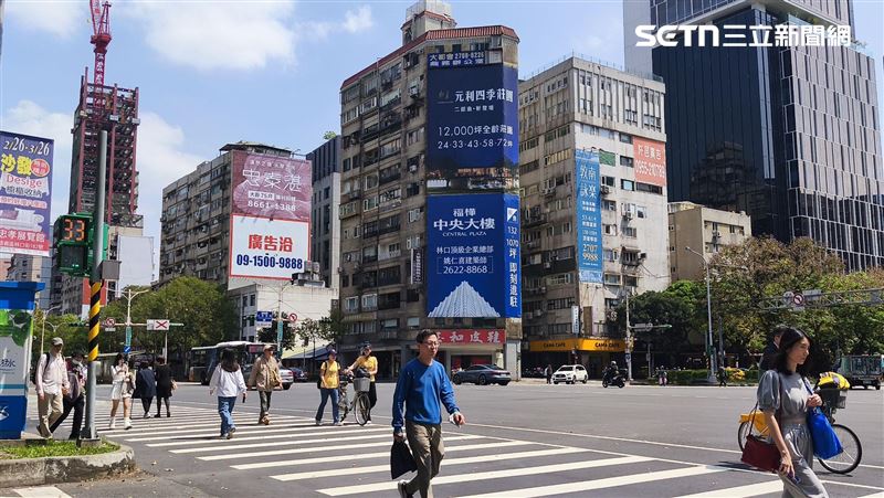 台灣新聞通訊社-全台棄房瘋買股!北台灣新建案量爆減3成6 剩這2區逆勢增長