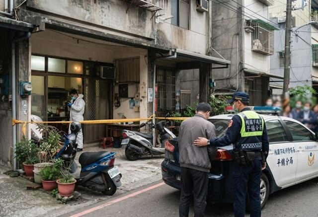 台灣新聞通訊社-不得善終！逆子「亂棒打死」7旬父「伴屍20天」自首　警上門…驚見爛屍