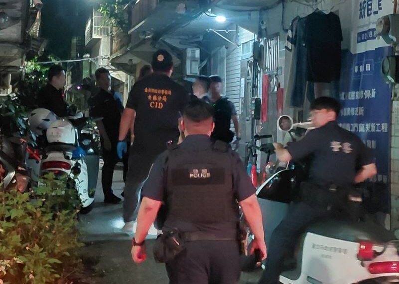 台灣新聞通訊社-士林驚傳喋血家暴!前夫遭砍「左胸穿刺」血染民宅 送醫搶救中