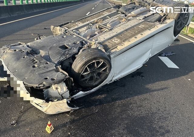 台灣新聞通訊社-國道死亡車禍！撞護欄翻肚…27歲男「甩出來掉地上」不治