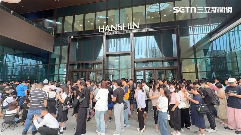 台灣新聞通訊社-島語開放搶先訂位！漢神洲際門口人潮大爆滿…網驚喊：台中人不用上班？