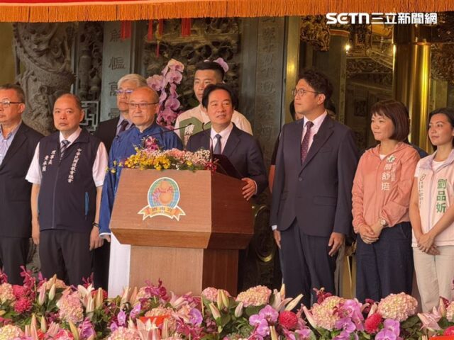 台灣新聞通訊社-直擊／現場教戰？賴清德當面促檢討內湖淹水　殷瑋靠蔣萬安耳邊講悄悄話