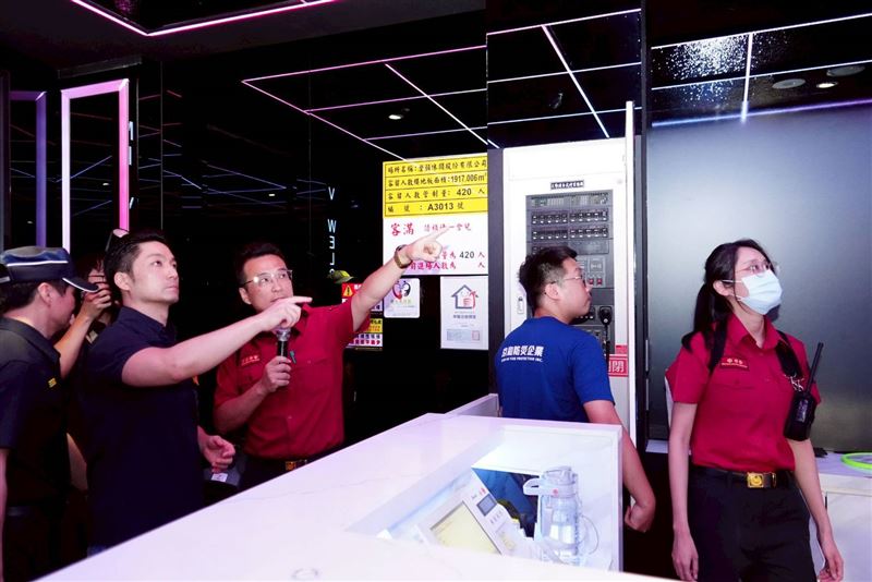 台灣新聞通訊社-KTV碰蔣萬安稽查！上班族轟時間被浪費　沈伯洋：不希望市民變政績背板
