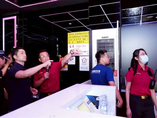 台灣新聞通訊社-KTV碰蔣萬安稽查！上班族轟時間被浪費　沈伯洋：不希望市民變政績背板