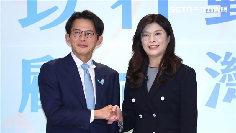 台灣新聞通訊社-藍白合！鄭麗文黃國昌首度合體挺他　鄭麗文喊：嘉義贏2028就會大贏