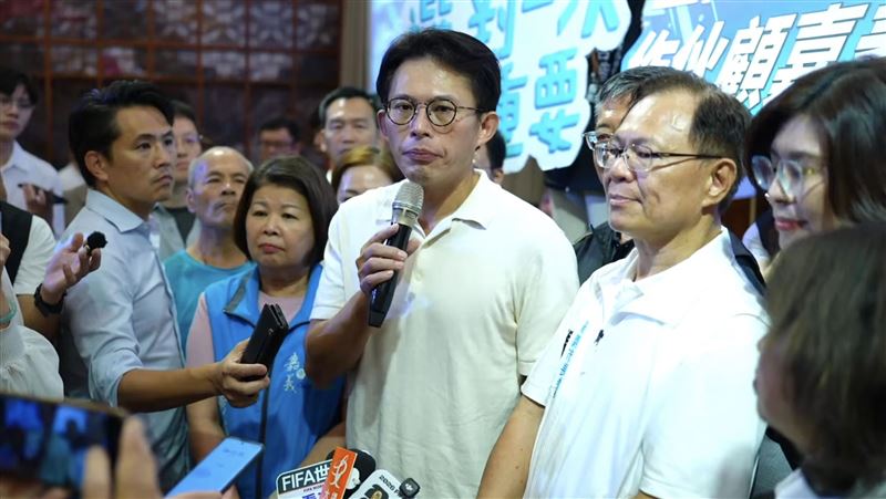 台灣新聞通訊社-狗仔案炸鍋!陳美吟身分遭起底扯出柯文哲 黃國昌冷回沒必要