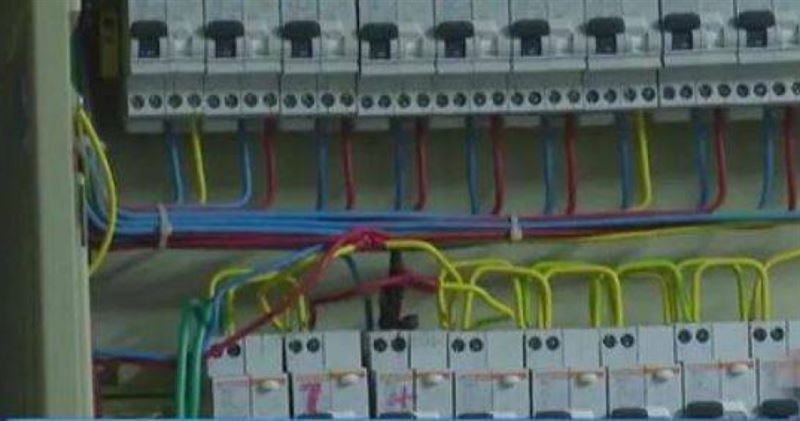 台灣新聞通訊社-電費暴增查出驚人內幕!7戶鄰居竟偷接電表 她傻傻幫繳17年電費