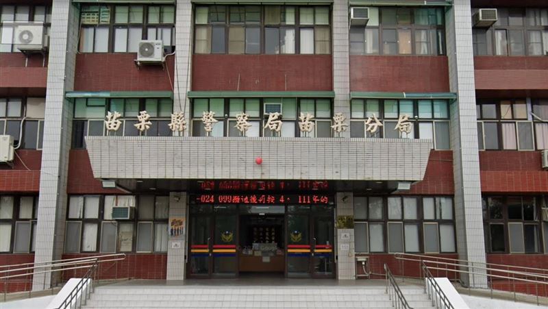 台灣新聞通訊社-騎電動車邊抽菸遭攔查!苗栗男見警神情慌張 當場搜出3包安非他命糗了