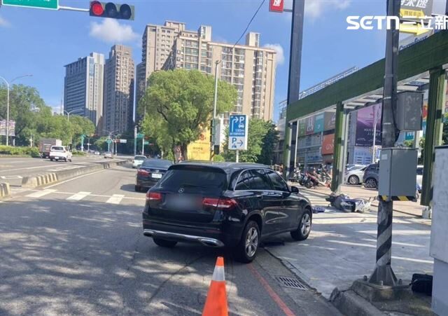 台灣新聞通訊社-快訊／買得來速撞死人！台中賓士男右轉撞飛機車…騎士摔飛送醫不治