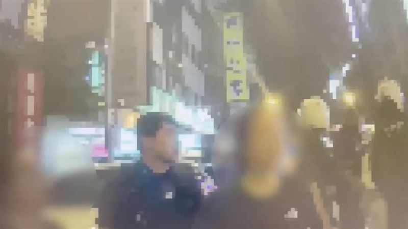 台灣新聞通訊社-林森北路街頭大亂鬥!4人酒店散場搶小黃 爛醉男「怒飆三字經、推人」