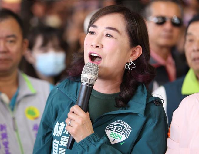 台灣新聞通訊社-林宜瑾對羅廷瑋演示拐杖刺槍術 詹江村:民進黨應該希望她趕快去關吧!