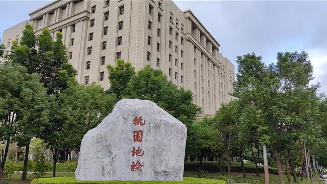 台灣新聞通訊社- 74歲老父竟遭亂刀砍倒 ! 桃園啃老男挨罵爆殺機