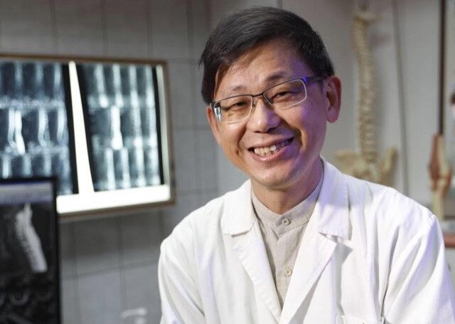 台灣新聞通訊社-30年神外名醫李偉裕無預警「被失業」 下一步動向曝 父子都說好