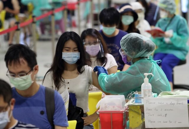 台灣新聞通訊社-新冠狂燒單周增62例重症創新高 感染醫：2族群該施打最新株疫苗