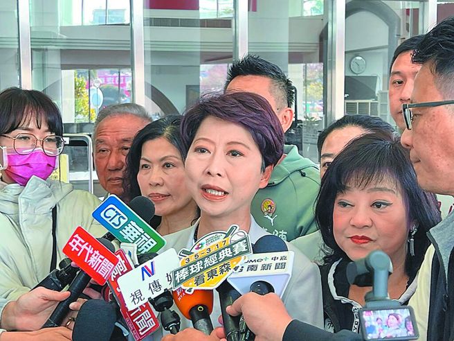 台灣新聞通訊社-陳亭妃稱725「南部遊覽車數量有限」 他轟：臉皮有夠厚