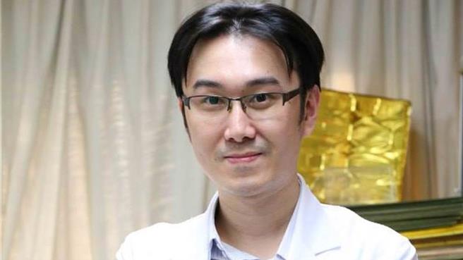 台灣新聞通訊社-蘇一峰幫藍營絕食小雞量血壓遭檢舉!他怒吼:民進黨追殺來了