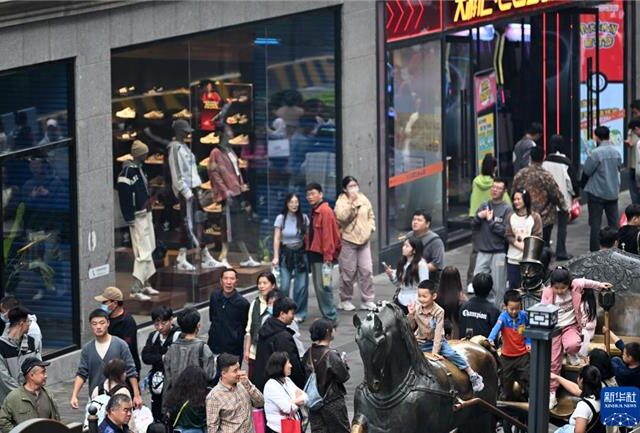 台灣新聞通訊社-消費疲軟為何還有文旅盛況？陸黨媒揭經濟「溫差」關鍵