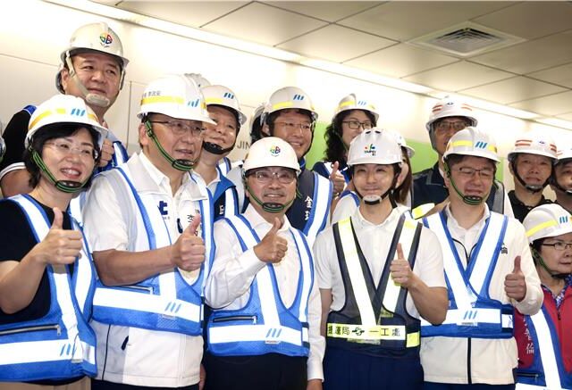 台灣新聞通訊社-抓包蘇巧慧「搶先踩場」捷運測試  藍小雞諷只會狂蹭蔣  侯