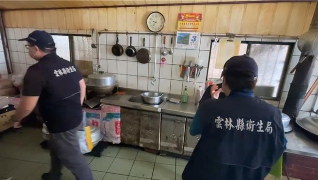 台灣新聞通訊社-外帶米粉有完整蟑螂? 業者哽咽喊話:給我們一次機會