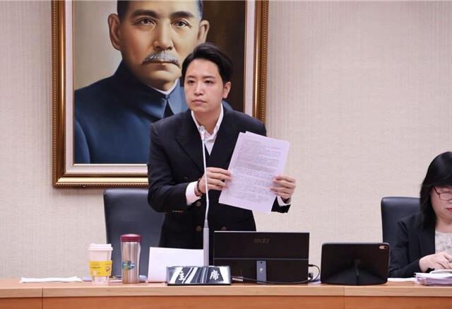 台灣新聞通訊社-左手推EZ WAY、右手當最大股東  羅廷瑋轟財政部：誰來監督？