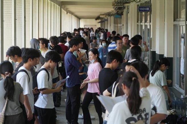 台灣新聞通訊社-智慧眼鏡帶進考場就0分 大考中心加重罰則