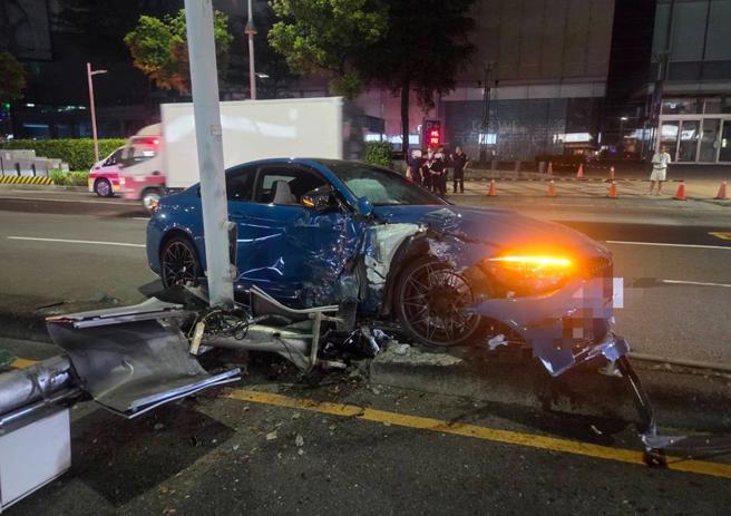 台灣新聞通訊社-全台僅2輛!限量BMW借友開遭撞爛 23歲車主心碎:有錢也買不到