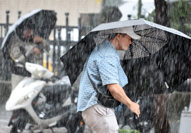 台灣新聞通訊社-下班注意！8縣市大雨特報 雨勢恐下到晚上