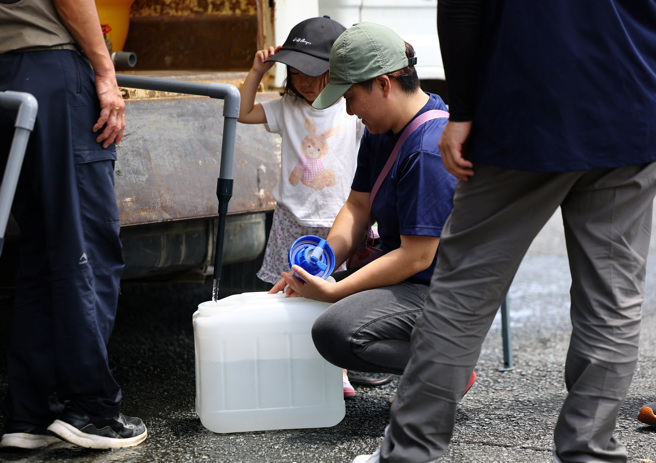 台灣新聞通訊社-熊本強震》高溫停水7天超煎熬 災民高喊「最需要的是水」