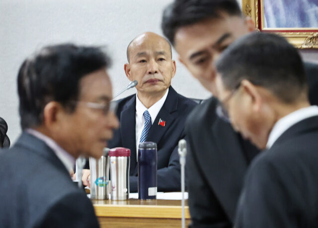 台灣新聞通訊社-國票金副董高薪惹議  賴士葆提案財部「不得支持非公股代表」通過