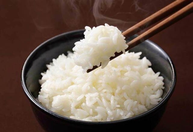 台灣新聞通訊社-同1碗白飯差很大！營養師揭這七件事會改變血糖反應