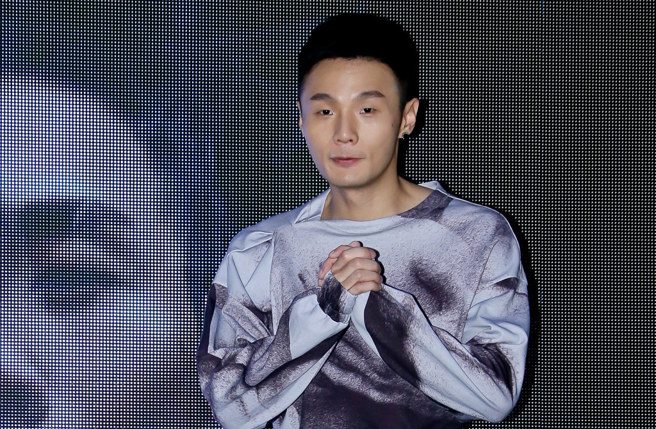 台灣新聞通訊社-李榮浩《小眼睛》抄襲疑雲升溫!多平台撤「作曲人」署名