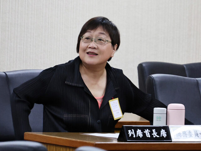 台灣新聞通訊社-徐佳青為何被炎上？陳鳳馨點出問題焦點：搬30年前救兵很可笑