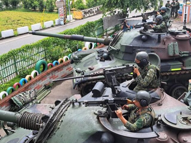 台灣新聞通訊社-軍方推出致敬款小泡芙   方恩格喊不妥：勿送給駐台美軍