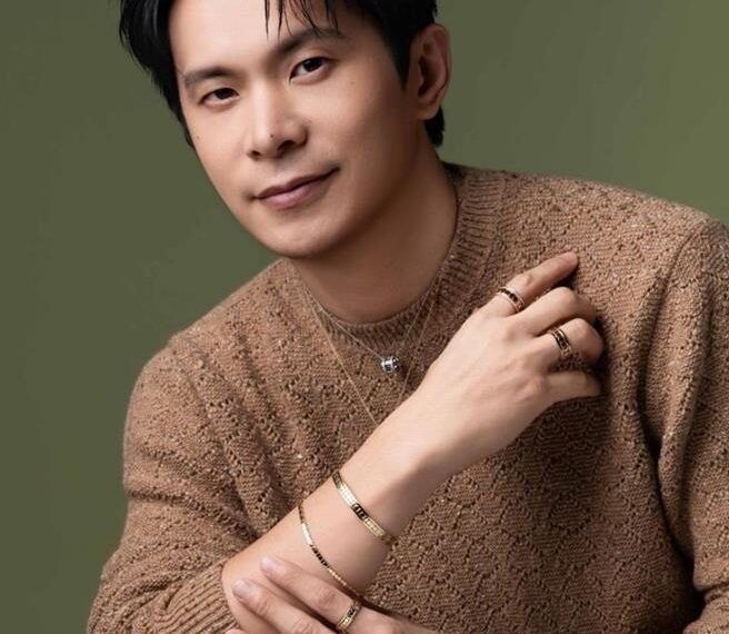台灣新聞通訊社-姚淳耀坦承是I人!外向活潑都是演出來的 戴DAMIANI展熟男品味