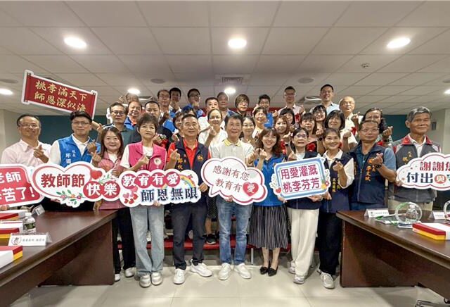 台灣新聞通訊社-感恩教師付出！苗栗後龍首辦鎮級表揚 25名績優教師獲獎