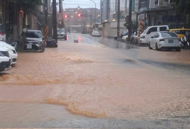 台灣新聞通訊社-桃園草漯重劃區逢雨必淹 水務局蓋排水設施改善