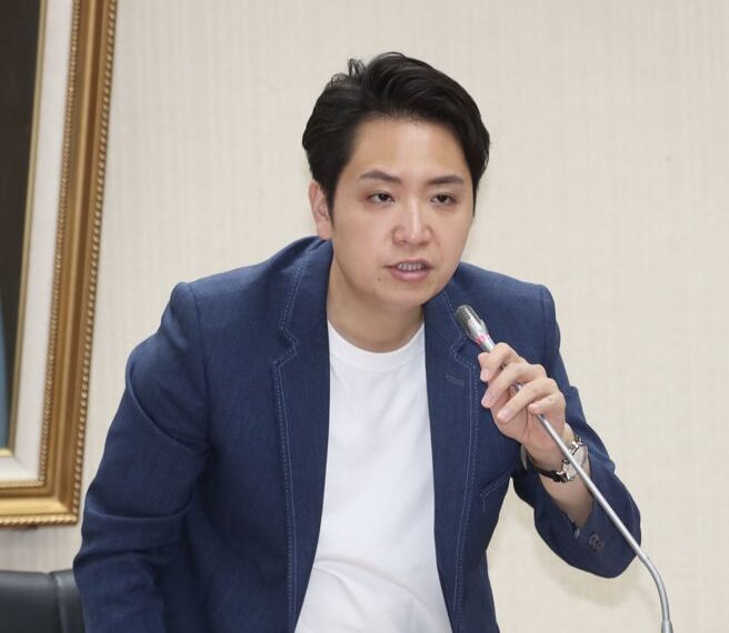 台灣新聞通訊社-綠委控不讓胡元輝上台 羅廷瑋:吳沛憶、吳思瑤同意的