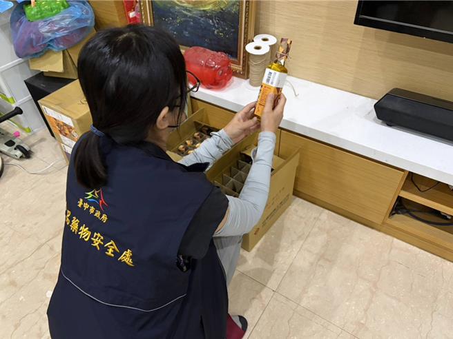 台灣新聞通訊社-苦茶油苯駢芘超標再追流向 Mia C’bon、City’super遭波及