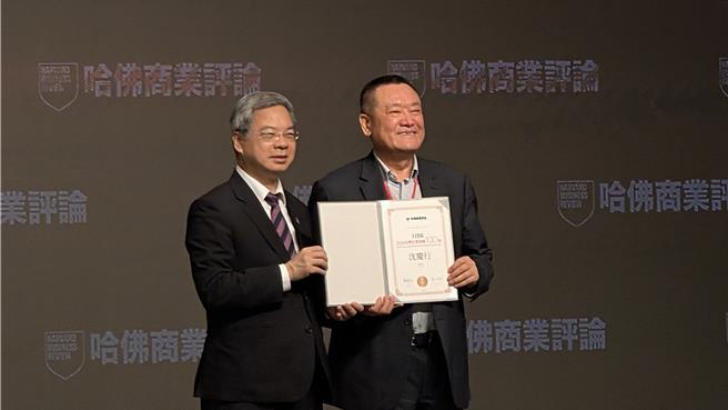 台灣新聞通訊社-獲頒企業領袖100強 奇鋐沈慶行稱「最棒父親節禮物」 緯穎、技嘉吐布局