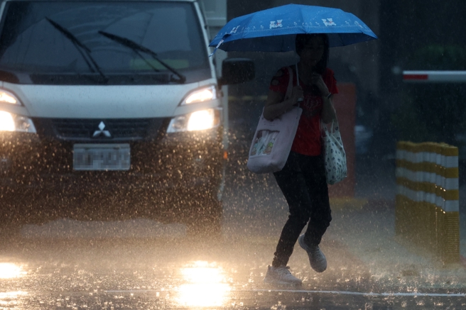 台灣新聞通訊社-天氣》明晚變天!白海豚颱風外圍雲系逼近 風雨時程搶先看