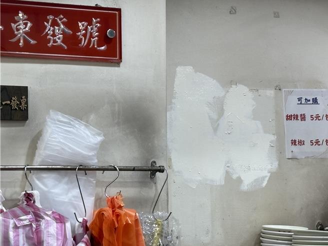 台灣新聞通訊社-麵線老店遭出征 蔣萬安、沈伯洋簽名都塗掉了 現場畫面曝