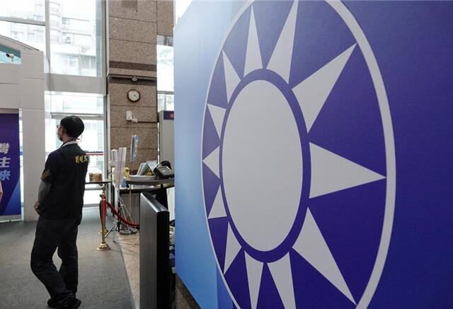 台灣新聞通訊社-李洋「罰站秀」陳其邁喊立院打屁股 國民黨：最該打屁股是陳培瑜