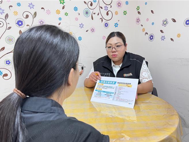 台灣新聞通訊社-接住每位需要幫助的人!黃秋雲17年守護弱勢就業 獲社安網績優表揚