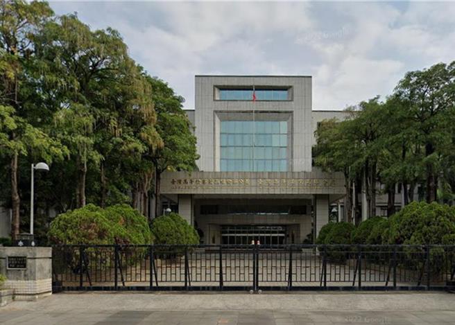 台灣新聞通訊社-律師偽造申請書「查對造個資」一審無罪 二審逆轉改判刑4月