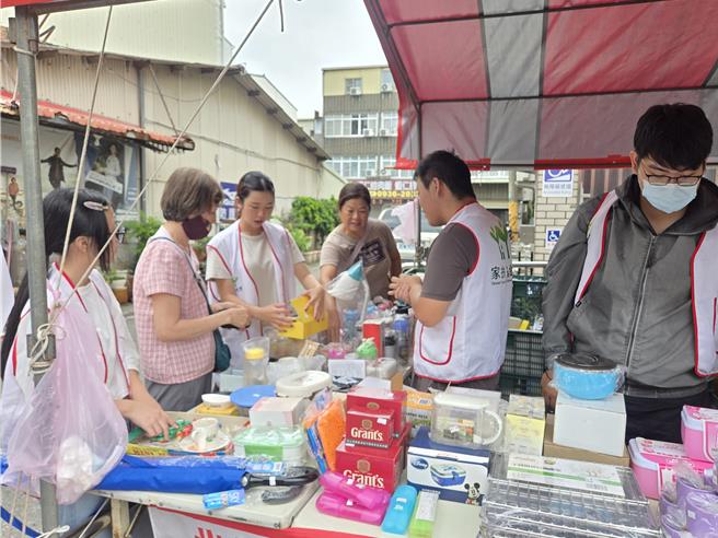 台灣新聞通訊社-家扶助學金募款告急 善心婦留紅包轉身就走:不用開收據