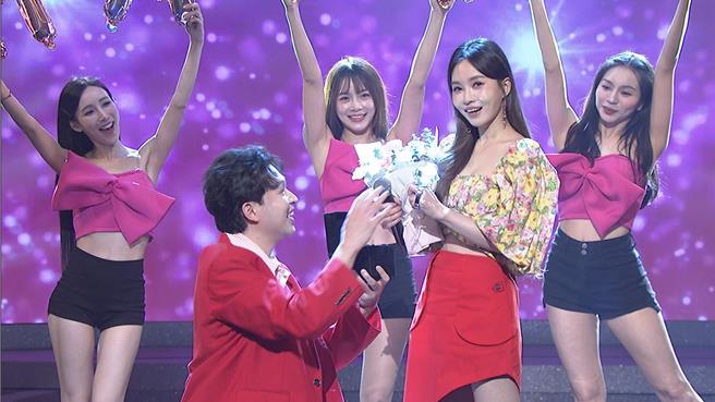 台灣新聞通訊社-李子森求婚杜忻恬「超大顆鑽戒閃爆」!《一級棒》康康、許志豪見證