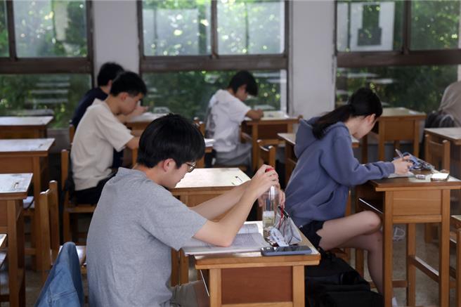 台灣新聞通訊社-校事會議不該廢!親師生團體提改善方向